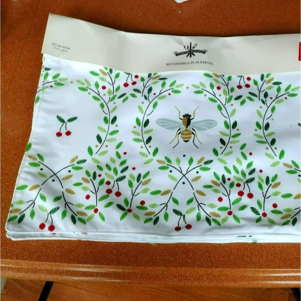 Reversible Fabric Placemats, Set of 4, Bee Vine Leaves Cherry Polyester NEW